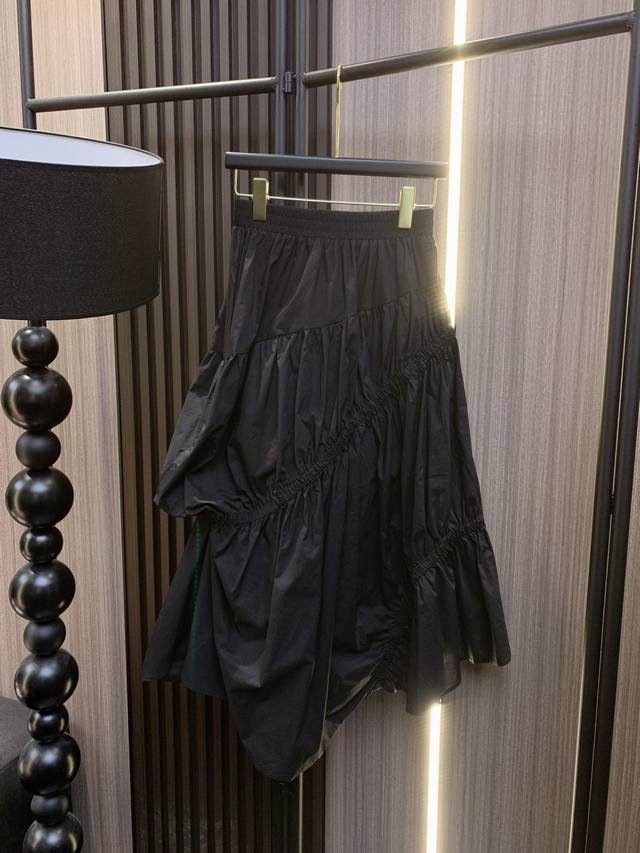 Enfold 新款不规则半裙上新下摆是抽绳设计 超级显瘦 遮肉百搭款品质超高的一款让 人手必入一款半身裙 Sml